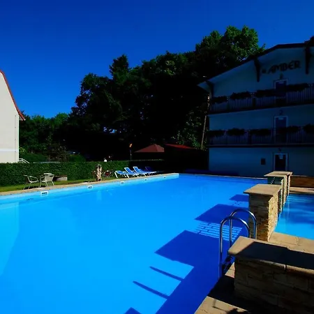 Amber リゾート レバル